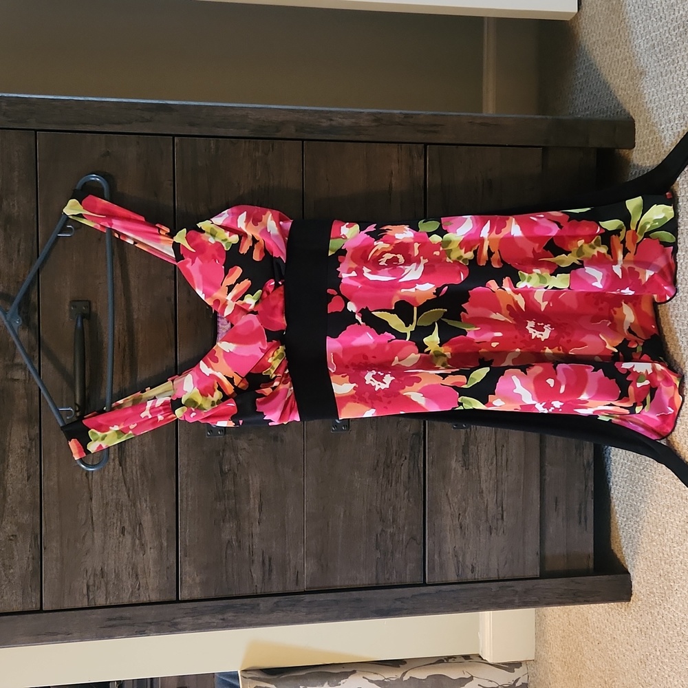 Ladies Jolie floral dress, size 8